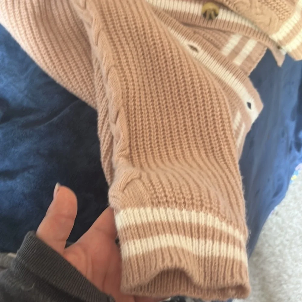 Cardigan - Picture 2 of 3
